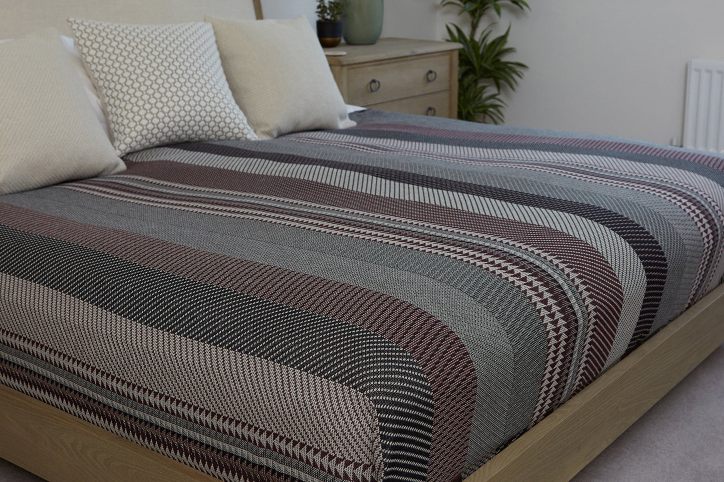 Vinaccia Throw