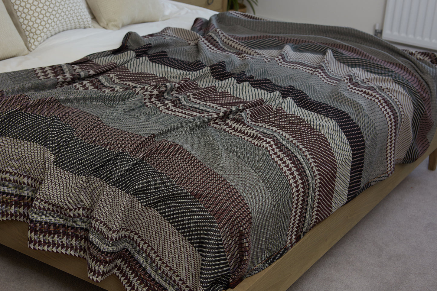 Vinaccia Throw